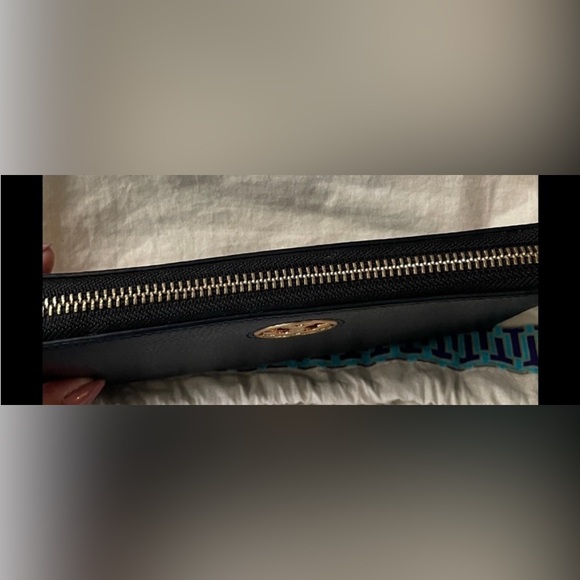 Tory Burch Black Wallet with Gold Logo Excellent Condition ✅ - Picture 2 of 9
